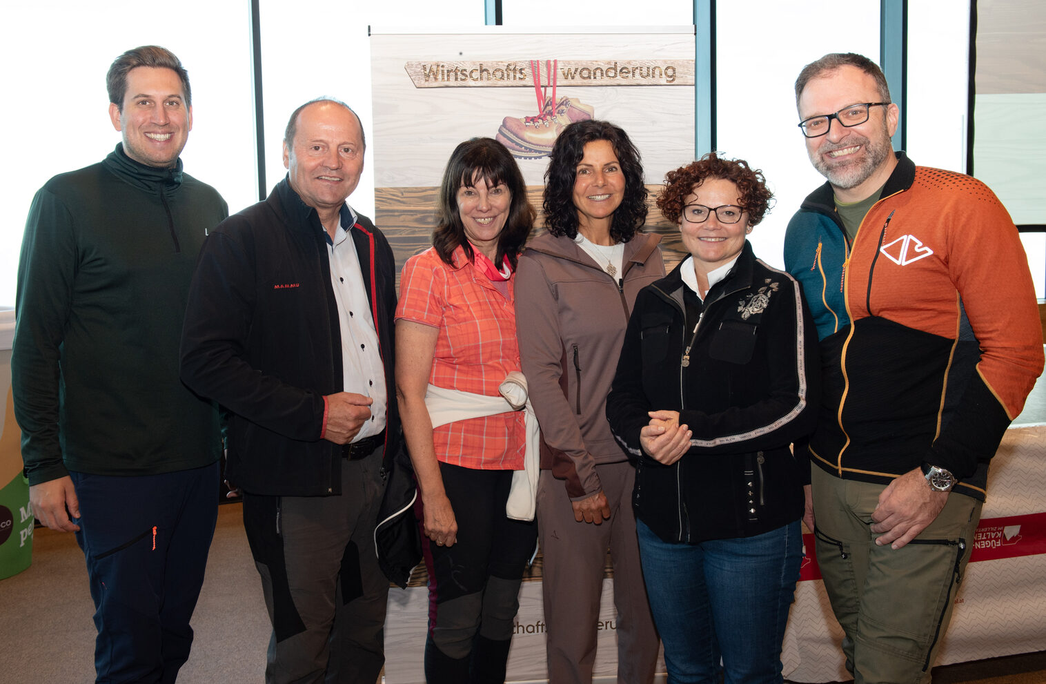 v.l.n.r.: Staatssekretär Alexander Pröll, LH-Stellvertreter Josef Geisler, WKO-Vizepräsidentin Martha Schultz, Profi-Bergsteigerin Gerlinde Kaltenbrunner, Staatssekretärin Elisabeth Zehentner, café+co International-Geschäftsführer Fritz Kaltenegger